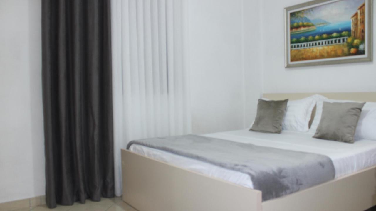 Deni'S Family Apartment In New Blvd Тирана Екстериор снимка